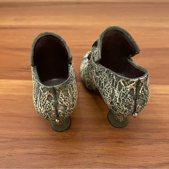 Pair of Vintage Ceramic Bootie Ankle Boots Shoe Ornaments - Picture 5 of 13